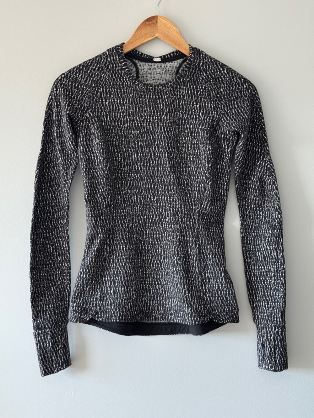 Lululemon Runderful Long Sleeve Sz 4 - Black/ White Jacquard w/ Back Pocket"